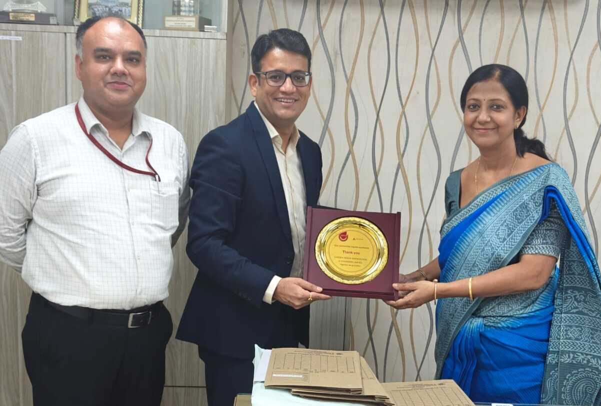 PRESENTATION OF MEMENTO TO GRSE BY AXIS BANK FOR 15 YEARS OF VALUED PARTNERSHIP - Thumbnail